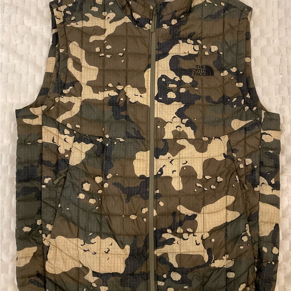 Men’s North Face Camo Quilted Puffer Vest Large NWOT